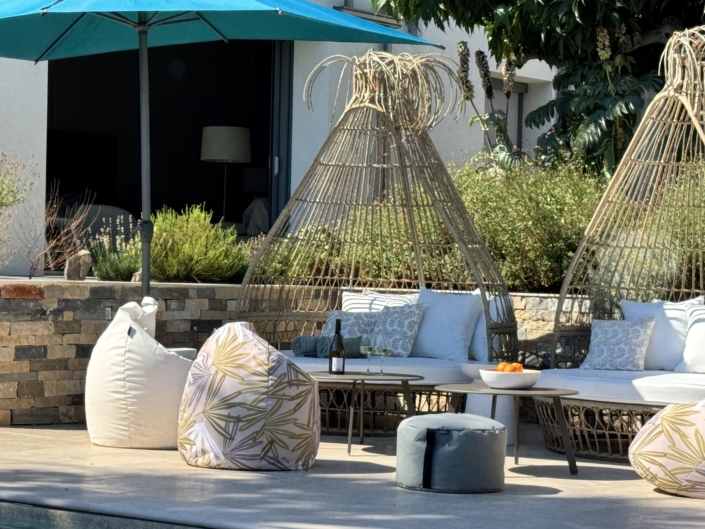 Elément de décoration de Villa Balāo, tipi lit d'extérieur